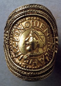Anneau saxon tardif, probablement vers VIIe siècle (détail) - Anglo Saxon